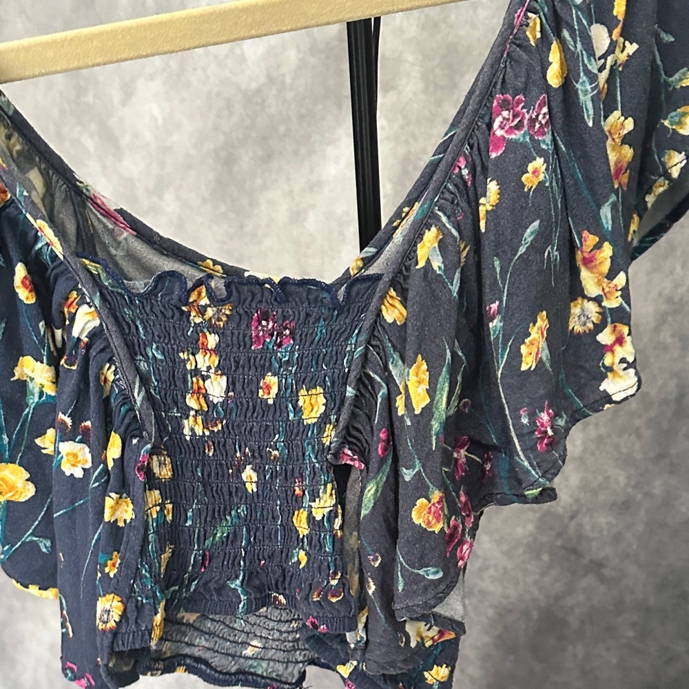Floral Off-Shoulder Ruffle crop Top - Picture 2 of 4